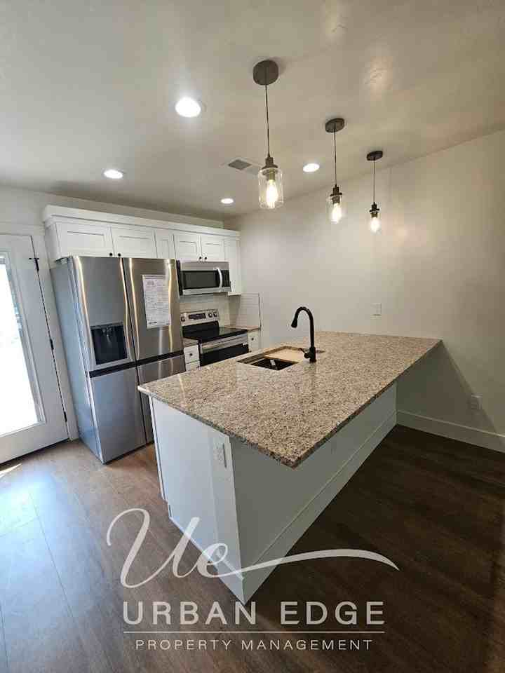 364 Nw Bradford Ave - Photo 2 of 21