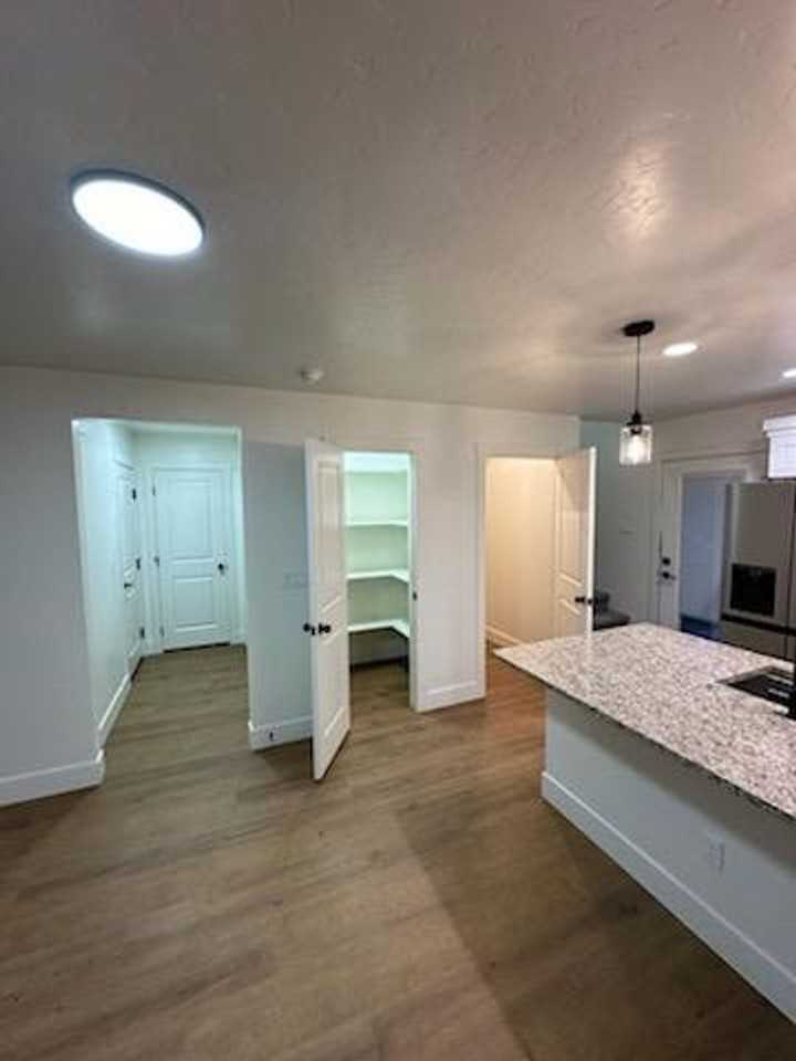 360 Nw Bradford Ave - Photo 3 of 21