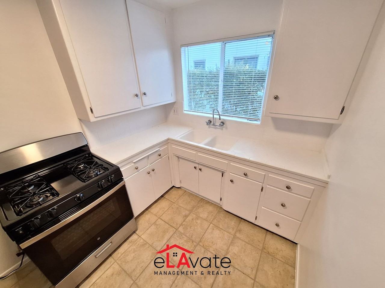 429 S Sherbourne Dr. - Photo 3 of 50