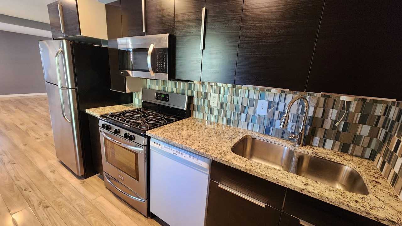 412 East 6th Street - Photo 7 of 17