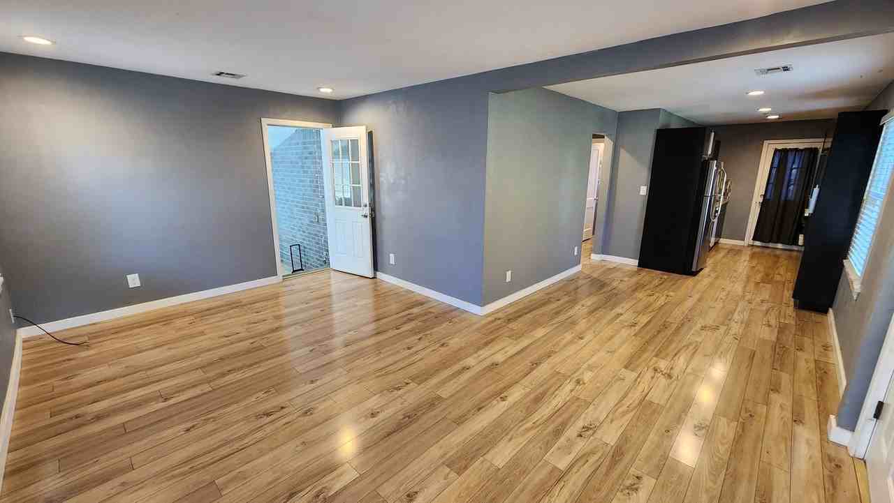 412 East 6th Street - Photo 3 of 17