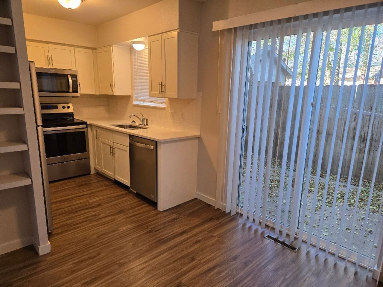 Martin St Apartments - Photo 2 of 8