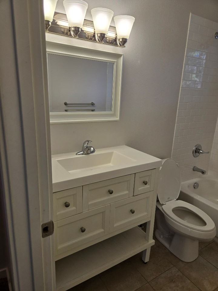 Martin St Apartments - Photo 6 of 8