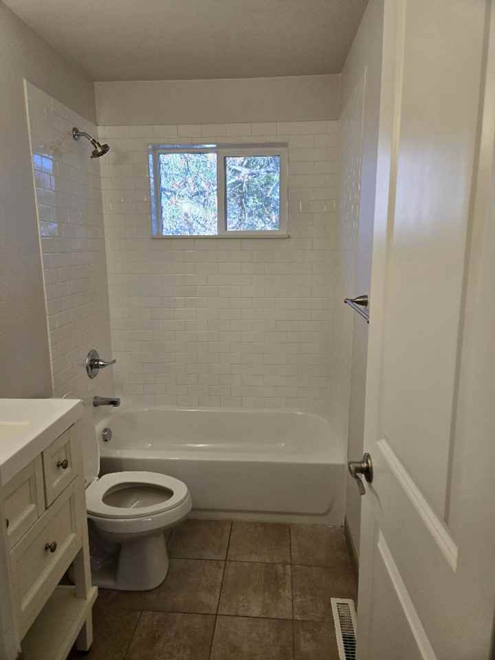 Martin St Apartments - Photo 7 of 8