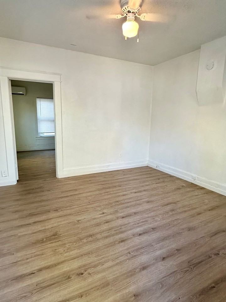 340 East Sycamore Street - Photo 3 of 11