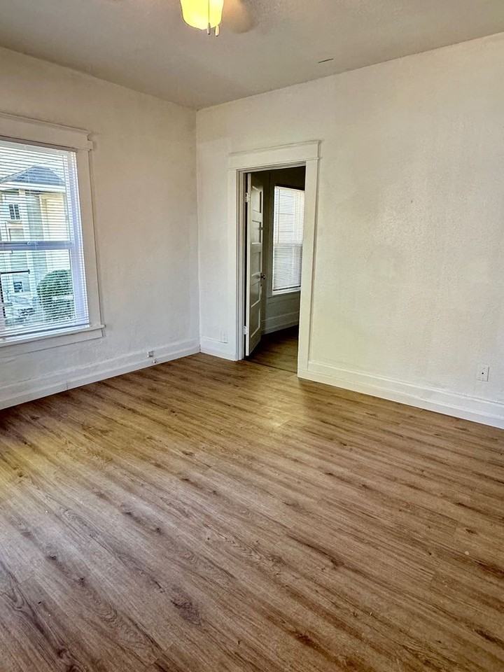 340 East Sycamore Street - Photo 5 of 11