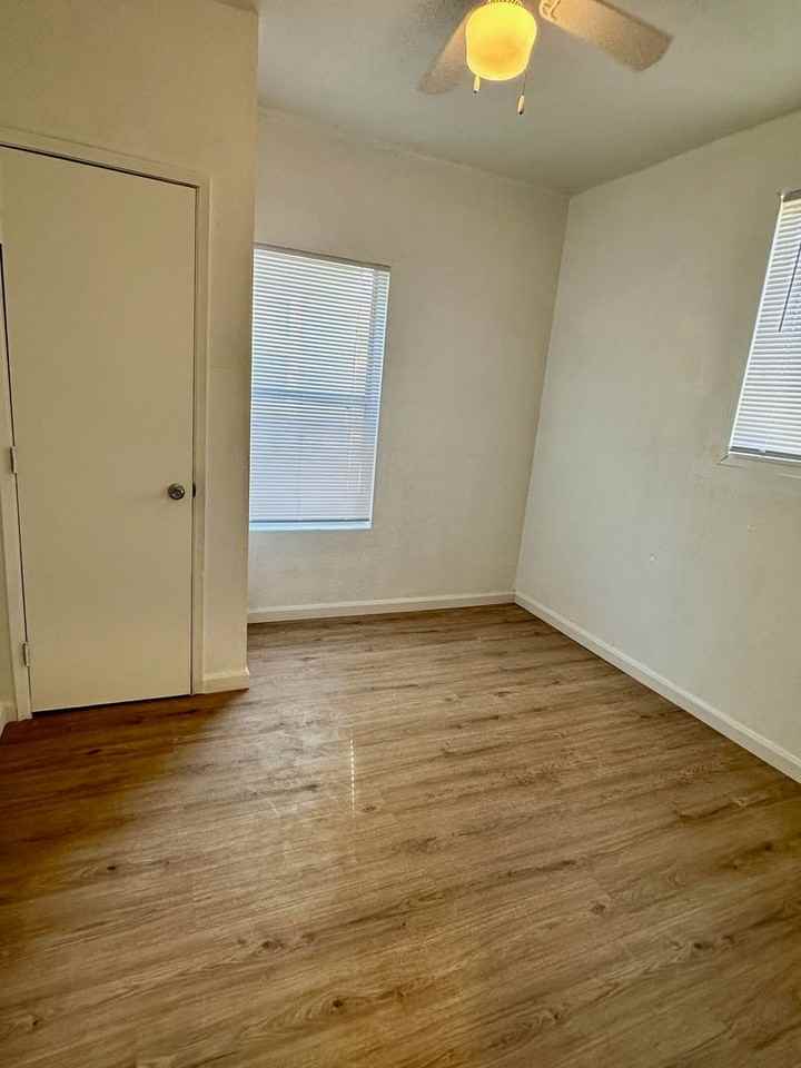 340 E Sycamore St - Photo 6 of 11