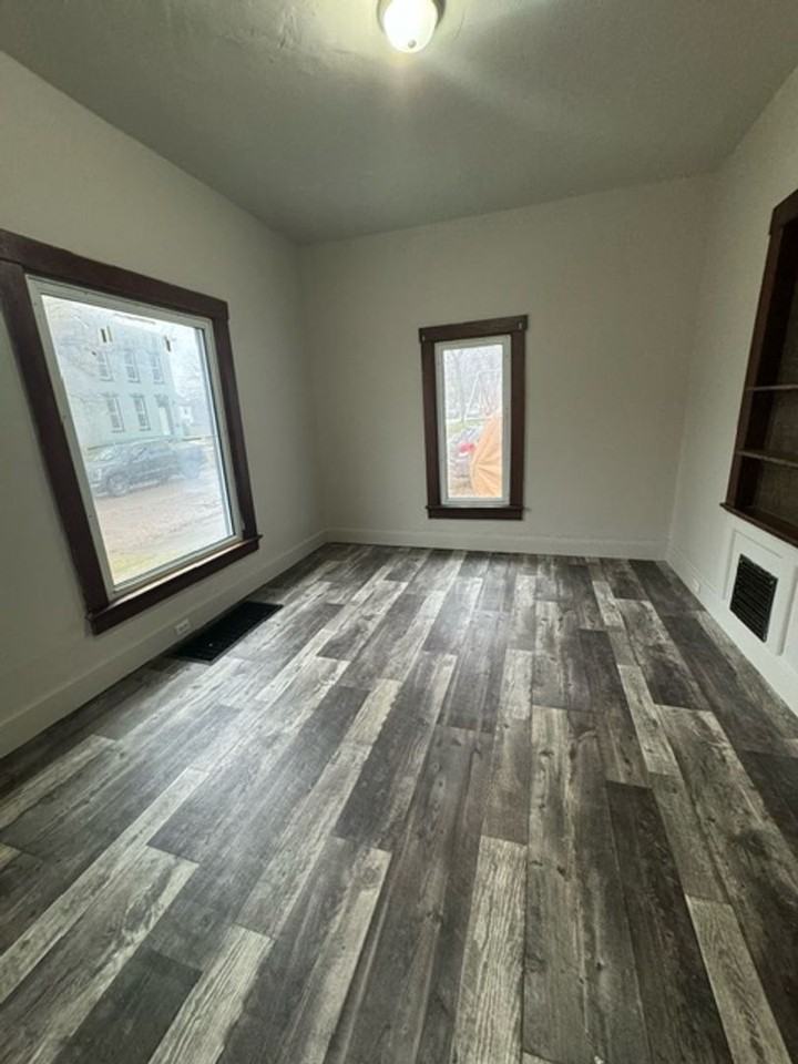 415 W Butler St - Photo 2 of 7