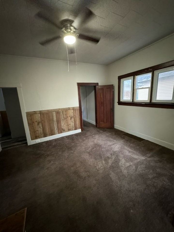415 W Butler St - Photo 3 of 7