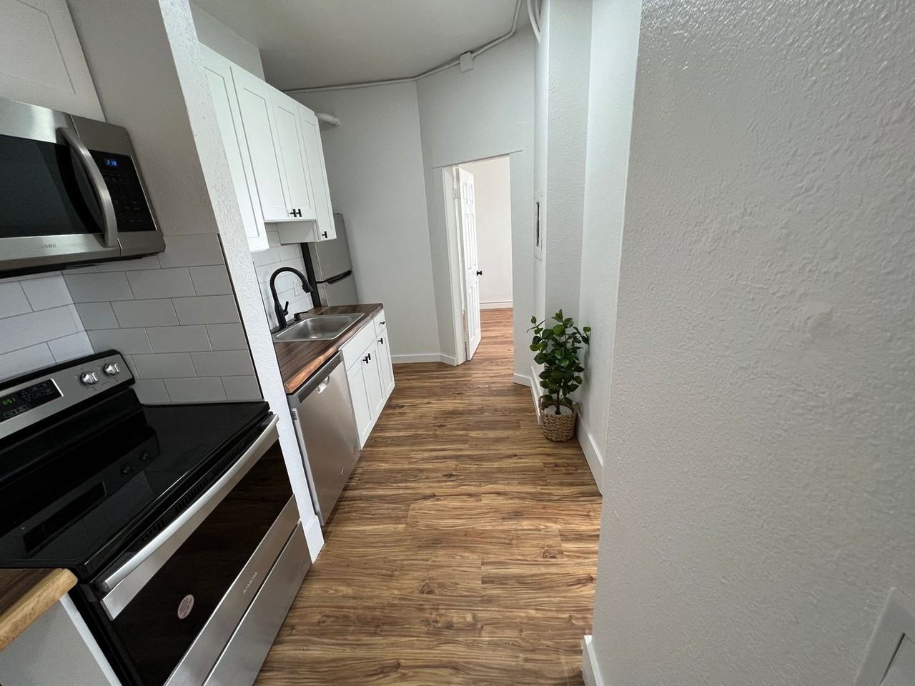 Adams Apartments - Photo 5 of 15
