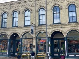 featured image of 121 E Chestnut St