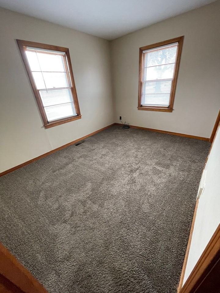 1029 Lincoln St - Photo 5 of 9