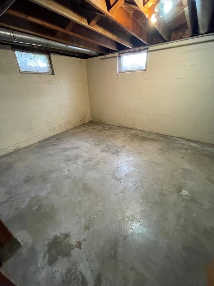 1029 Lincoln St - Photo 6 of 9