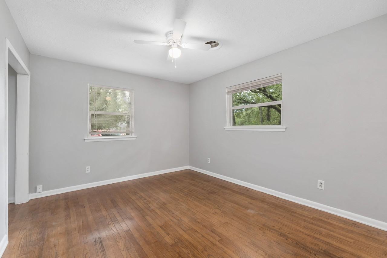 1220 Westover St - Photo 5 of 16