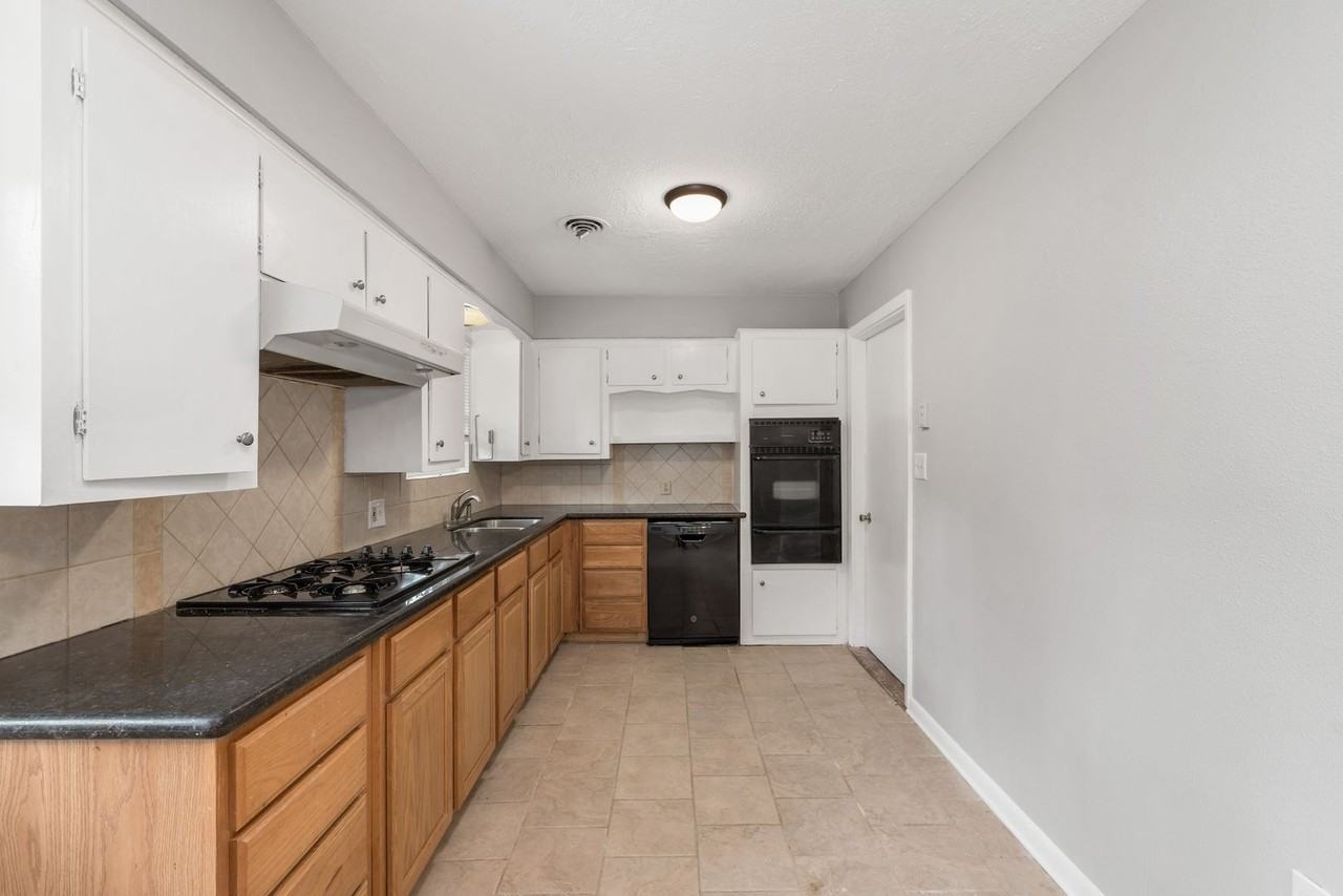 1220 Westover St - Photo 7 of 16