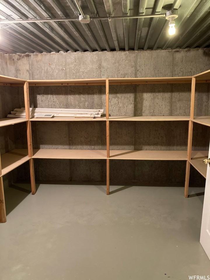 420 E 200 N - Photo 2 of 22