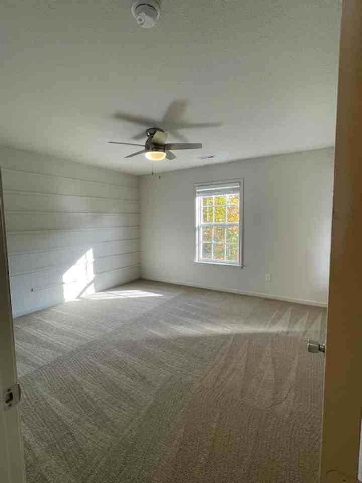 702 Patriot Ln - Photo 5 of 16