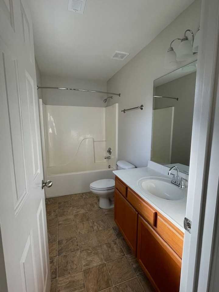 702 Patriot Ln - Photo 7 of 16
