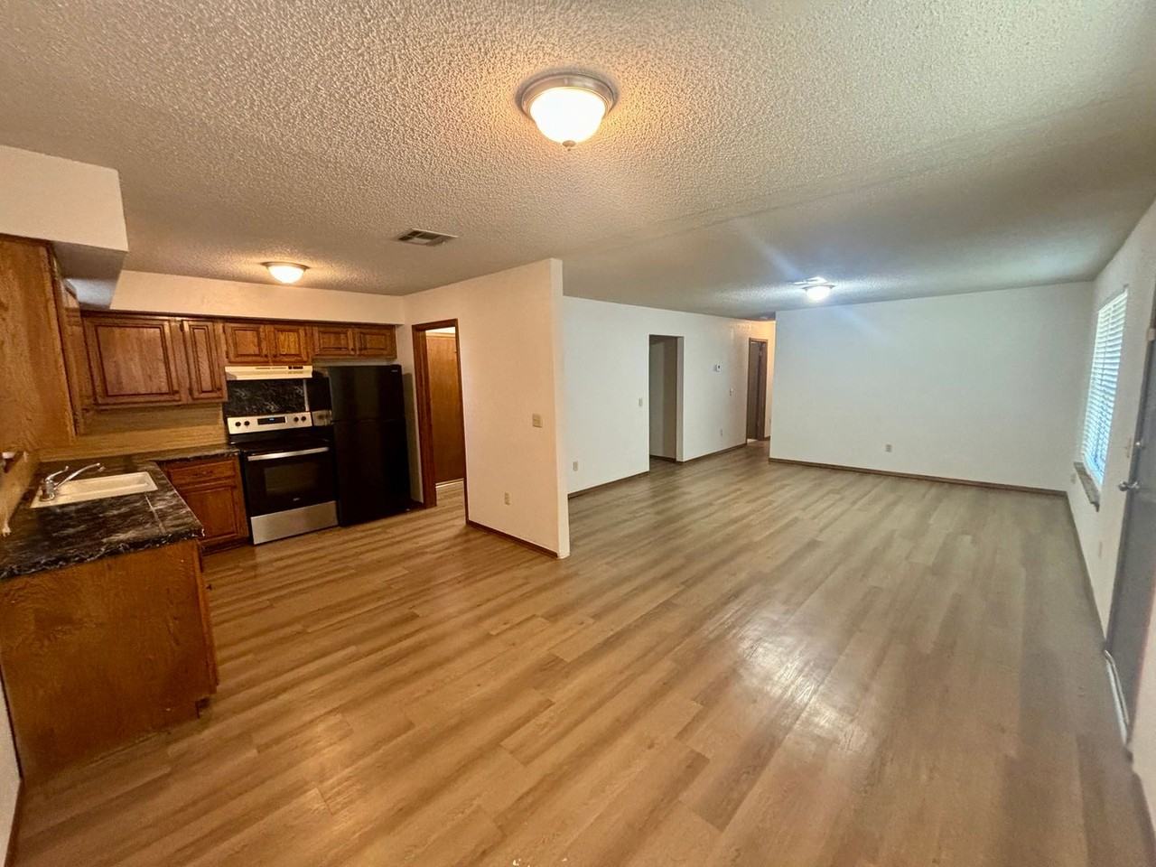 725 Briarwood Dr - Photo 4 of 14