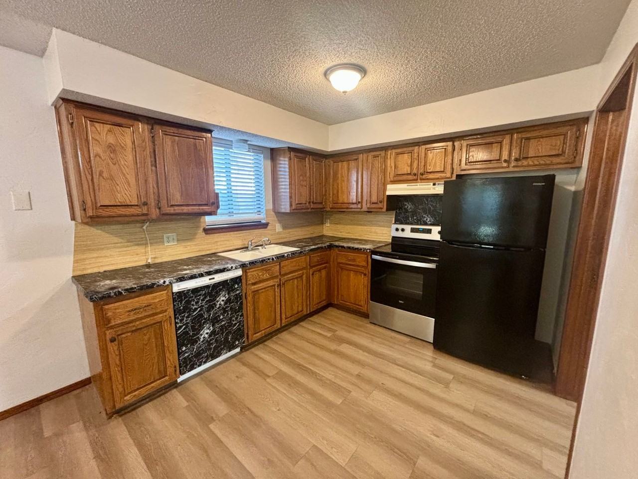 725 Briarwood Dr - Photo 5 of 14