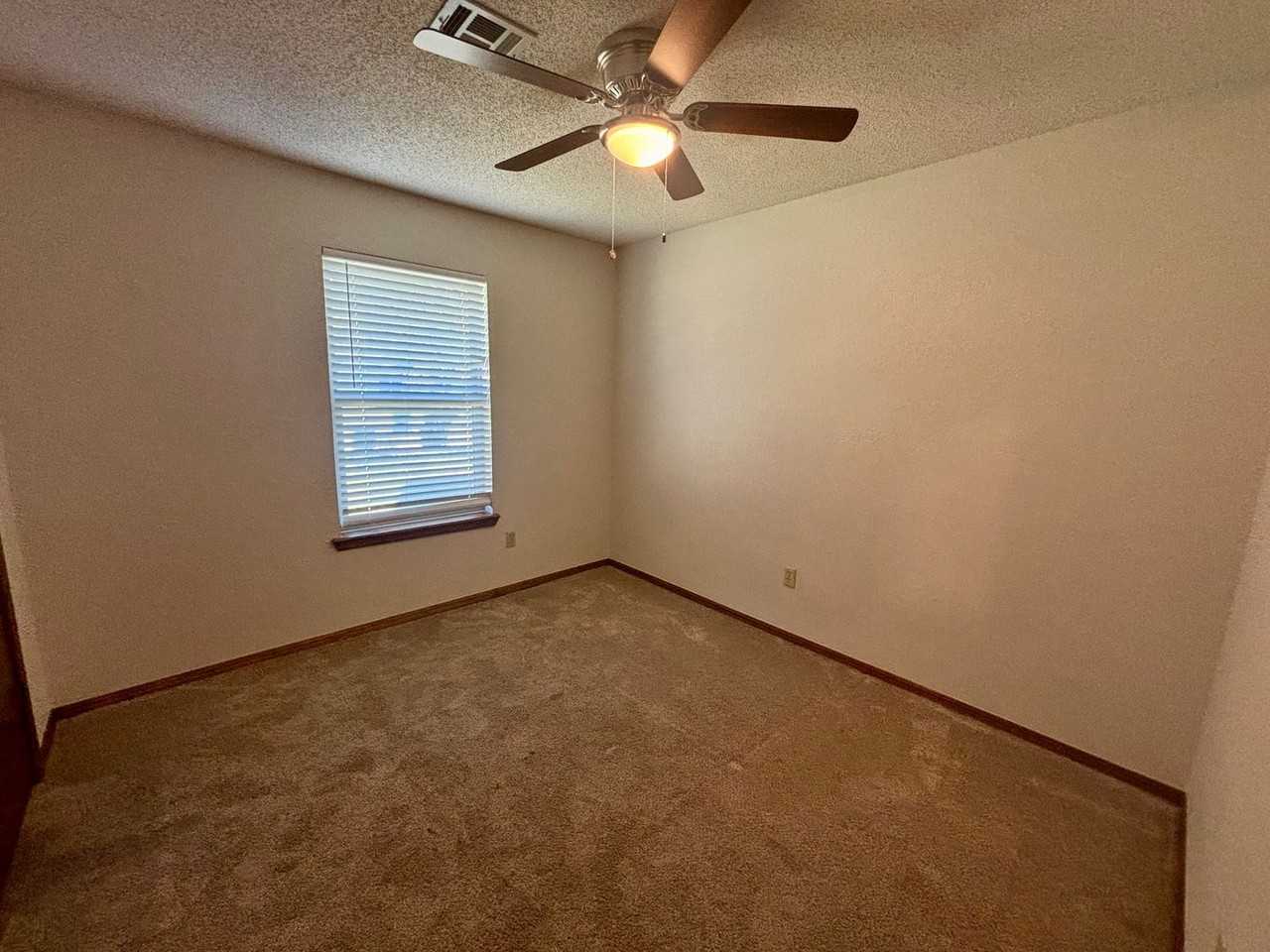 725 Briarwood Dr - Photo 6 of 14