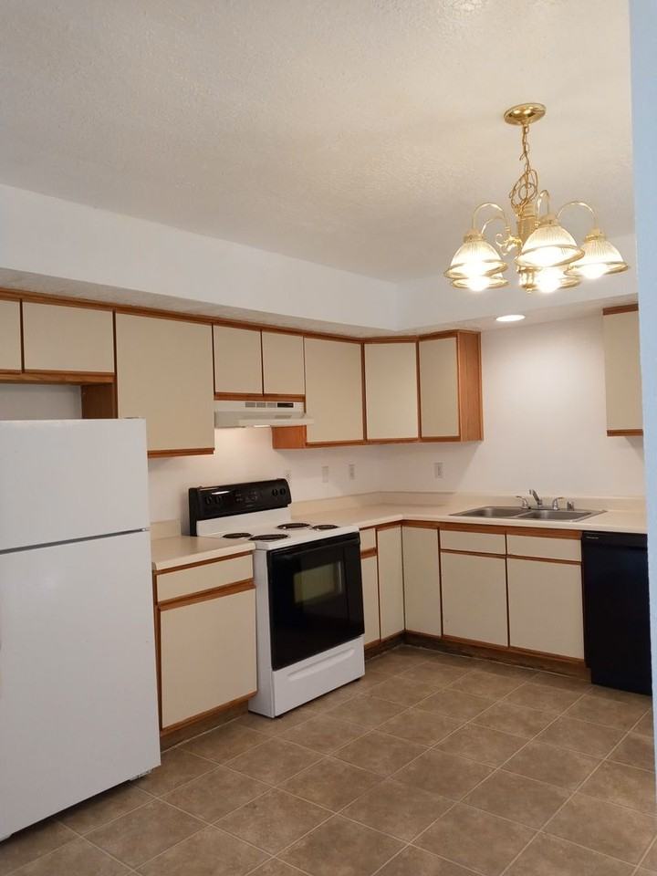 2401 High Desert Cir Ne - Photo 2 of 10