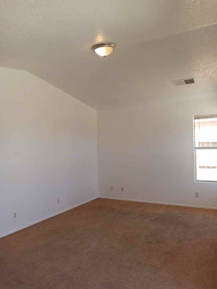 2401 High Desert Cir Ne - Photo 6 of 10