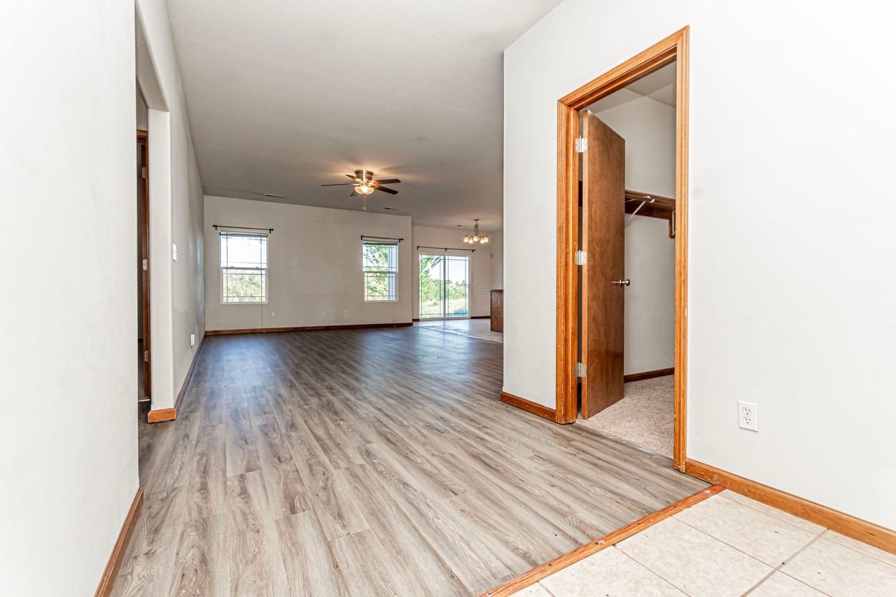 1502 Meadowbrooke Ln - Photo 5 of 30
