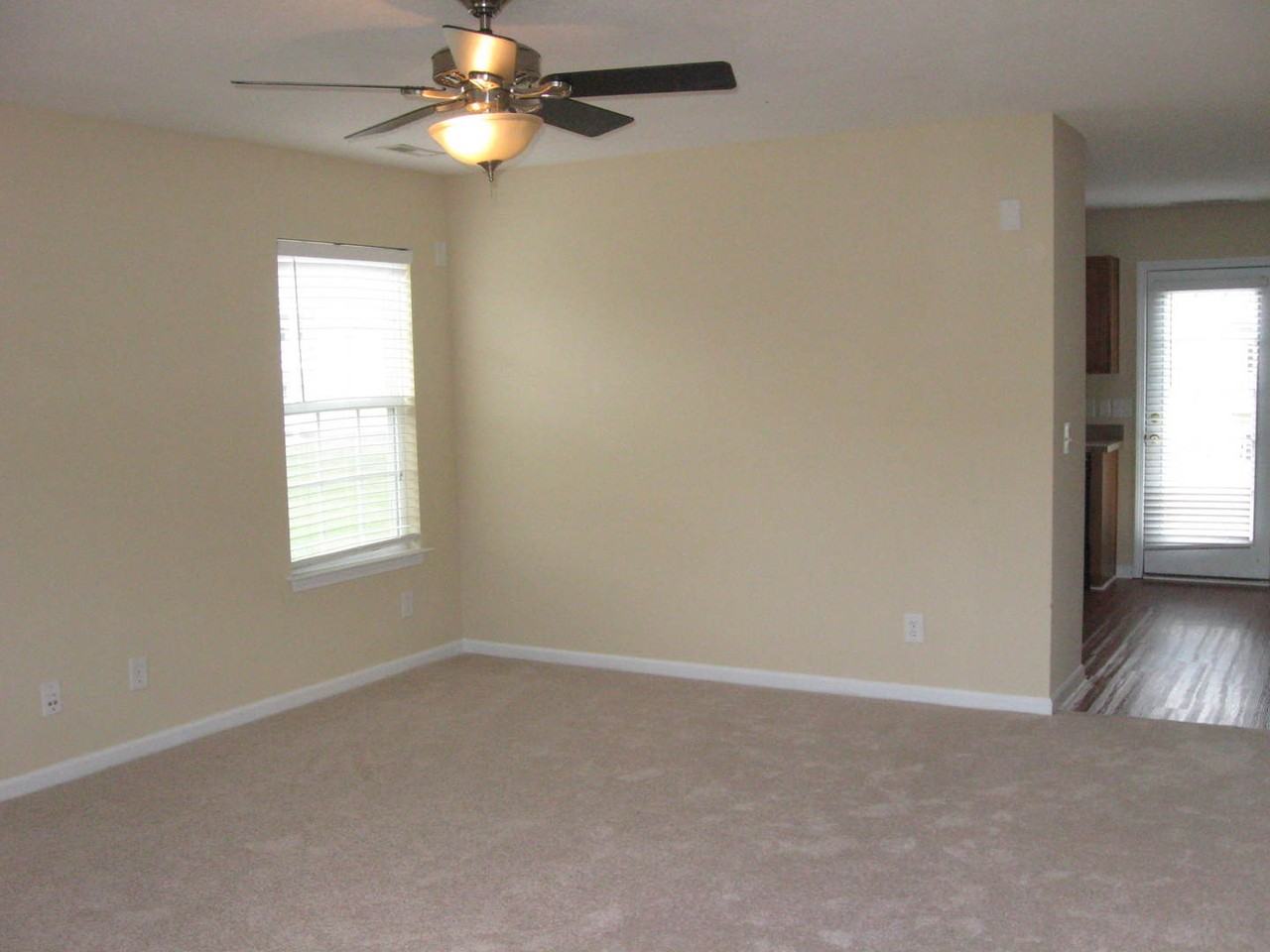 1626 Daisy Park Dr - Photo 2 of 9