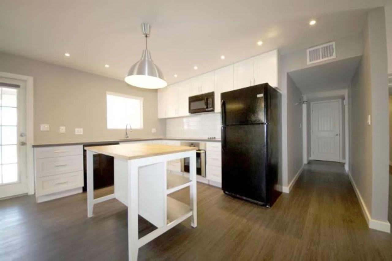 1241 W 10th St - Photo 3 of 17