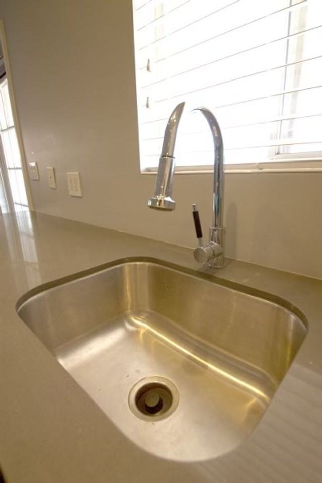 1241 W 10th St - Photo 5 of 17