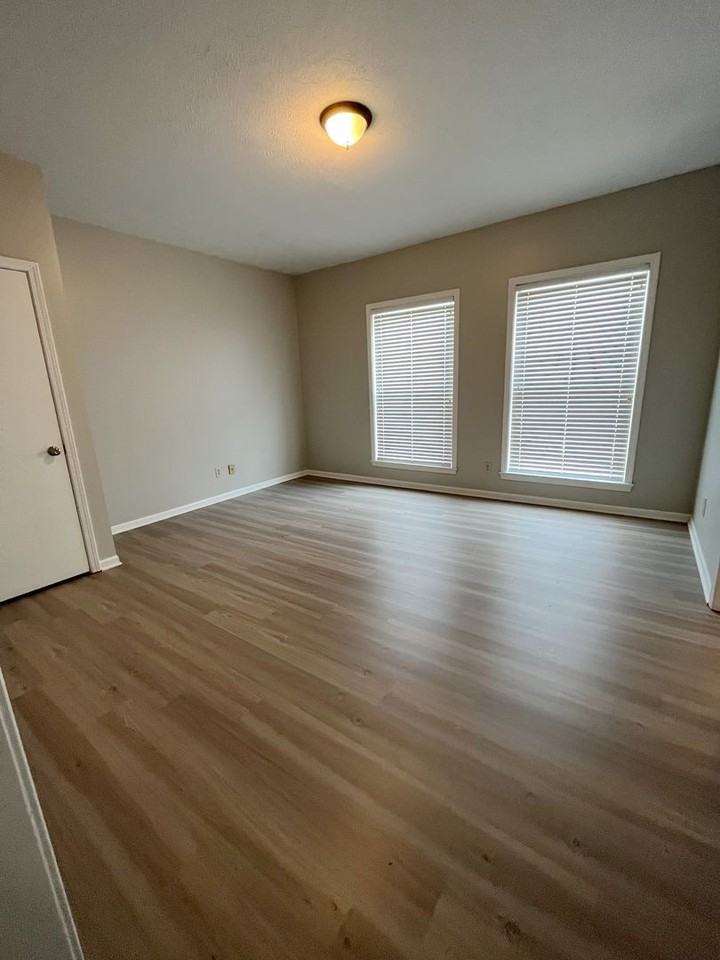 Sanders Flats - Photo 5 of 13