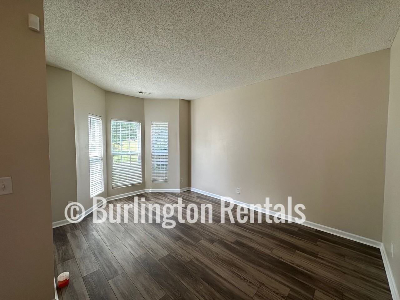 1933 Munn Pointe Dr - Photo 2 of 24