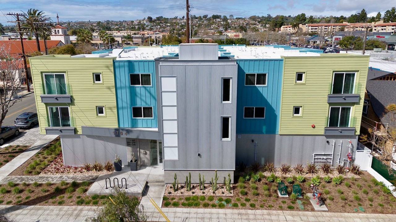 1704 Hornblend St - Photo 2 of 18