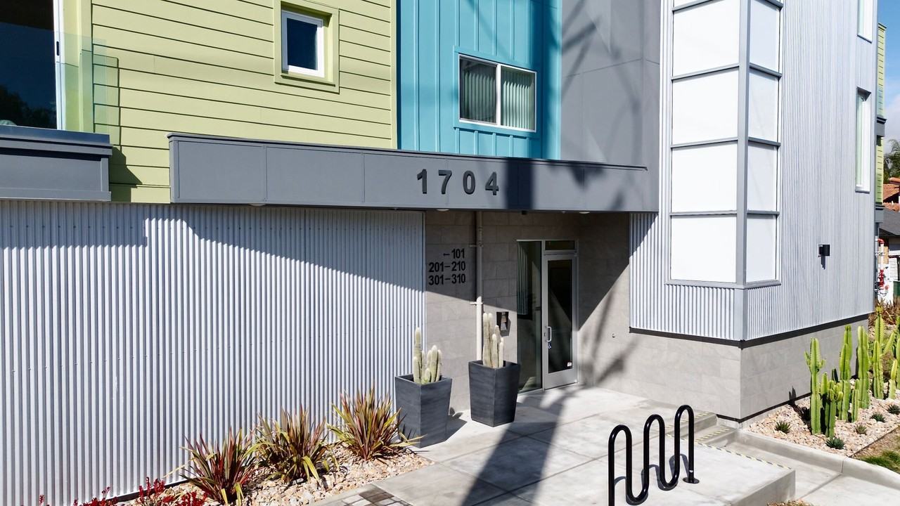 1704 Hornblend St - Photo 4 of 18