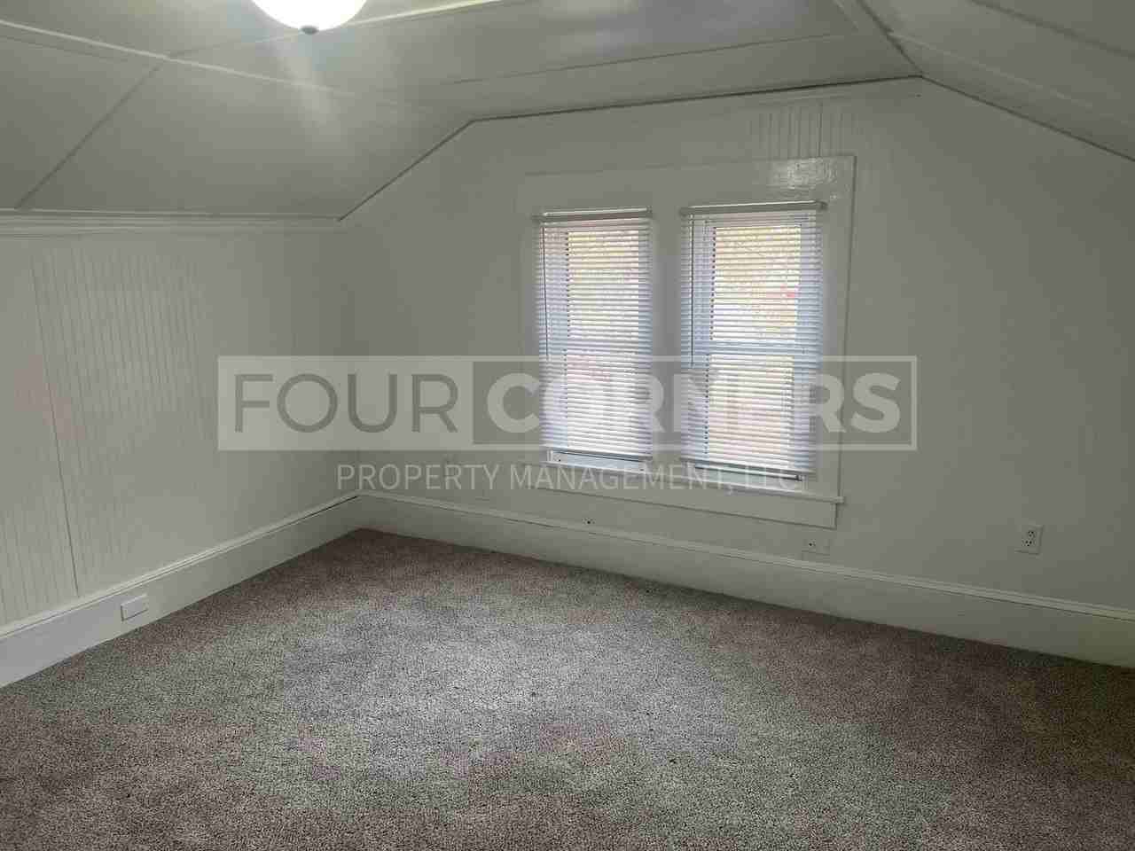516 Maple Ave - Photo 5 of 6
