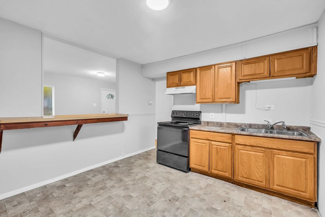 10521 Duke Dr - Photo 4 of 31