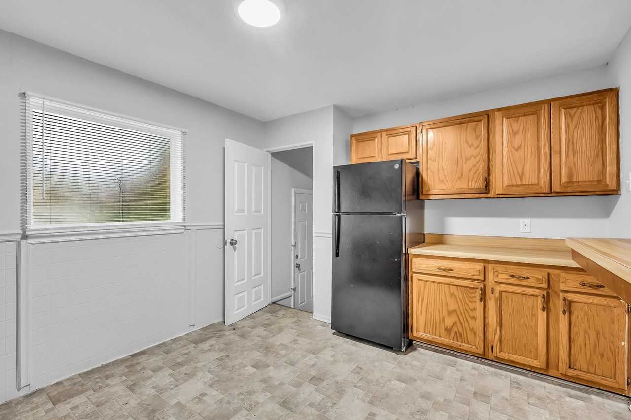10521 Duke Dr - Photo 5 of 31