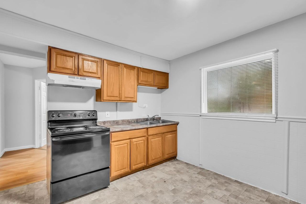 10521 Duke Dr - Photo 6 of 31