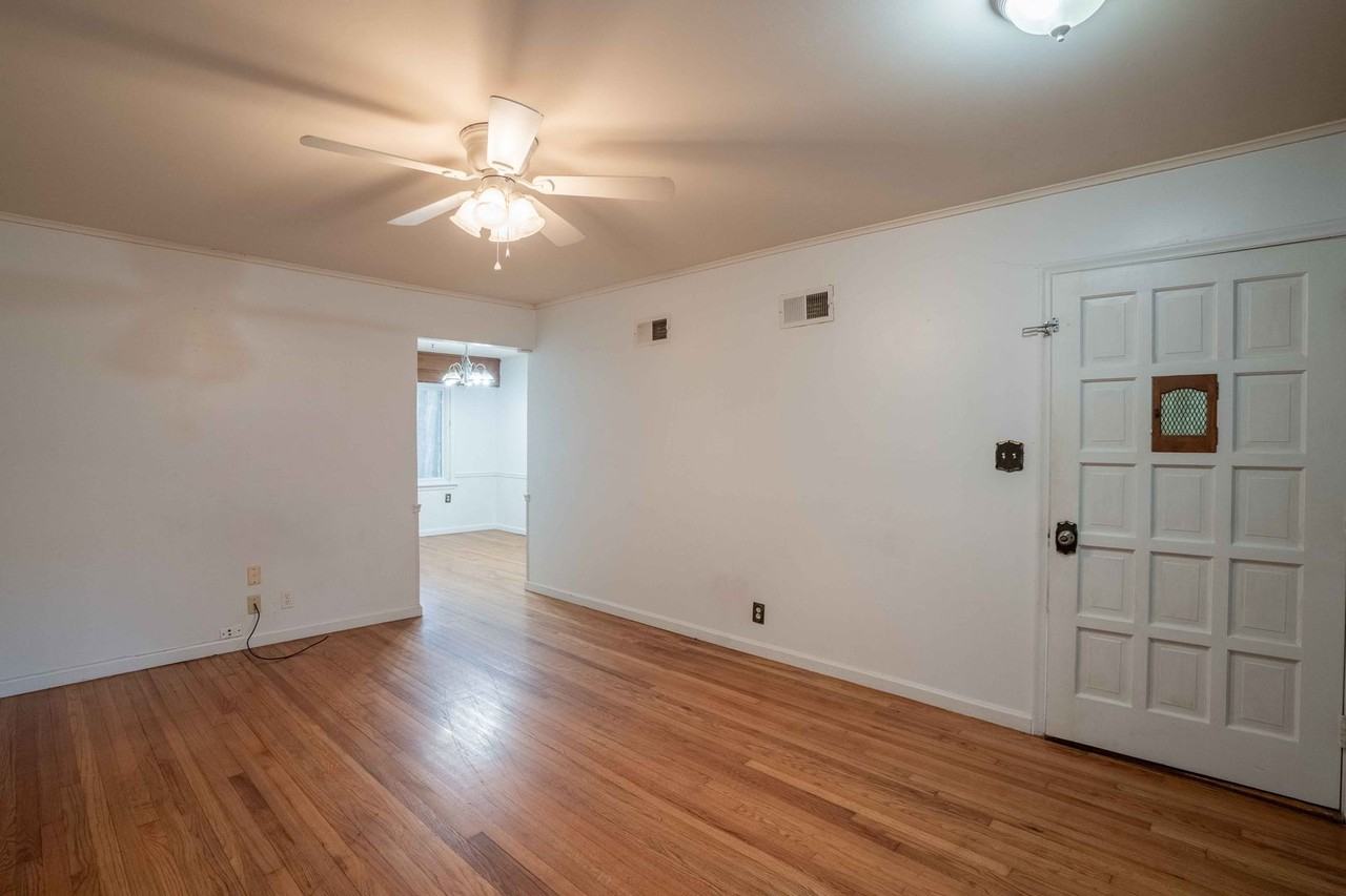 2509 S Sandusky Ave - Photo 3 of 16