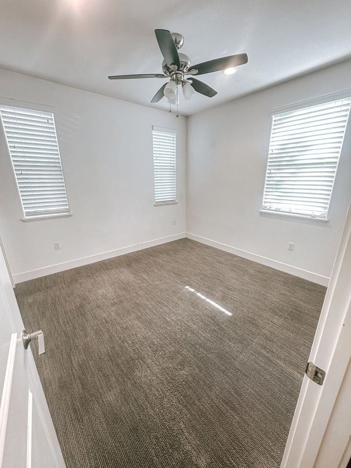 815 Barney Cmn - Photo 3 of 21