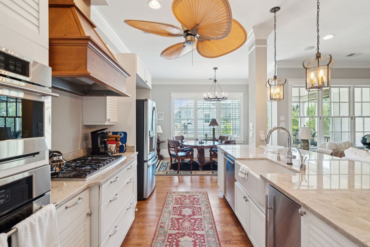 306 Island Park Dr - Photo 2 of 48