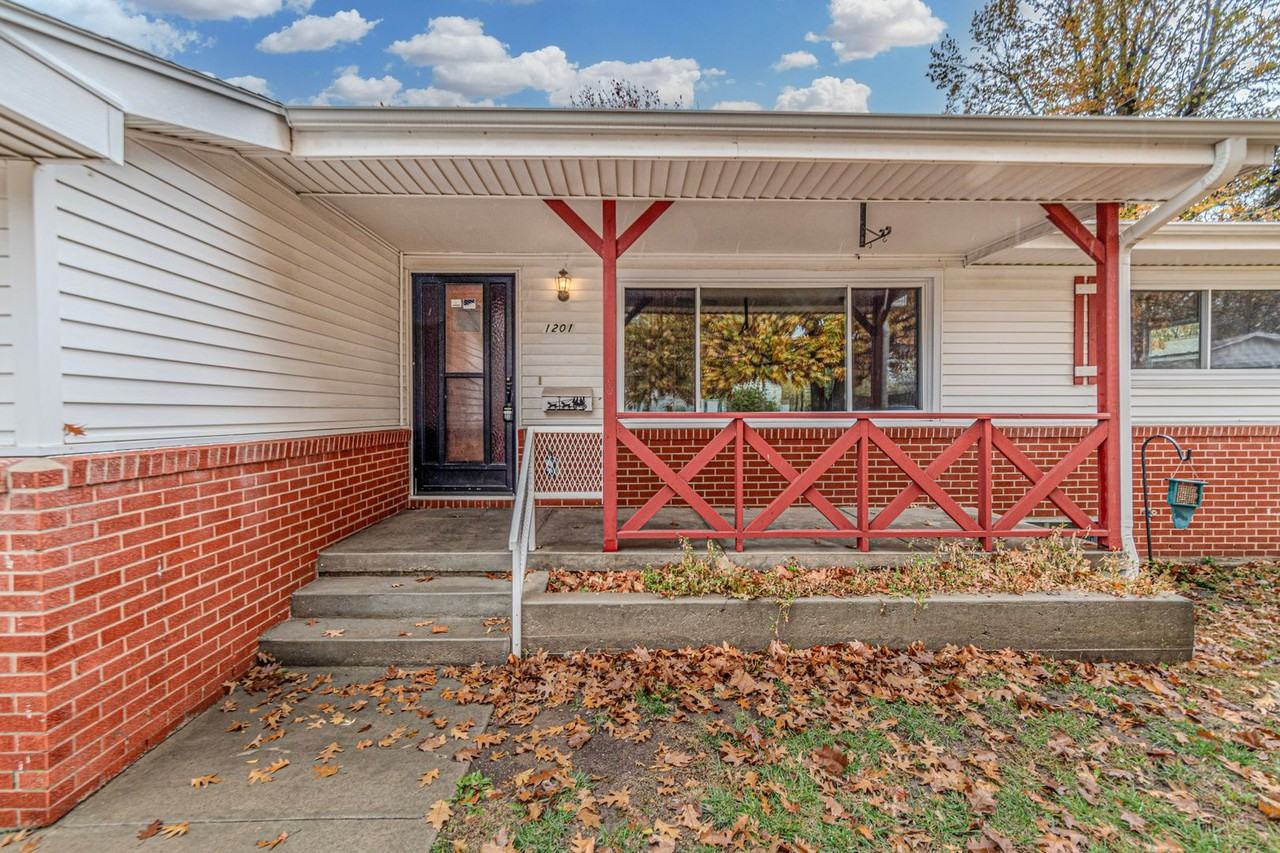 1201 S Garfield St - Photo 4 of 44