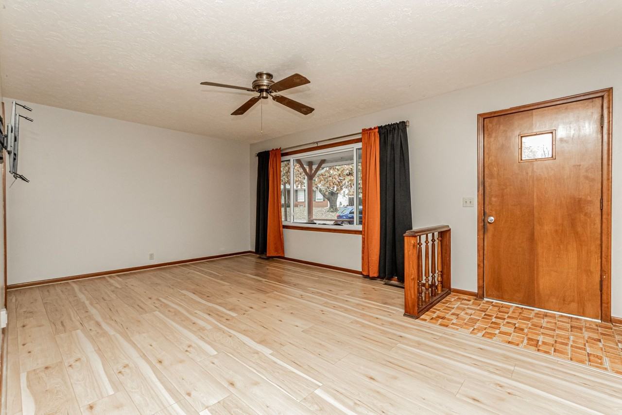 1201 S Garfield St - Photo 7 of 44