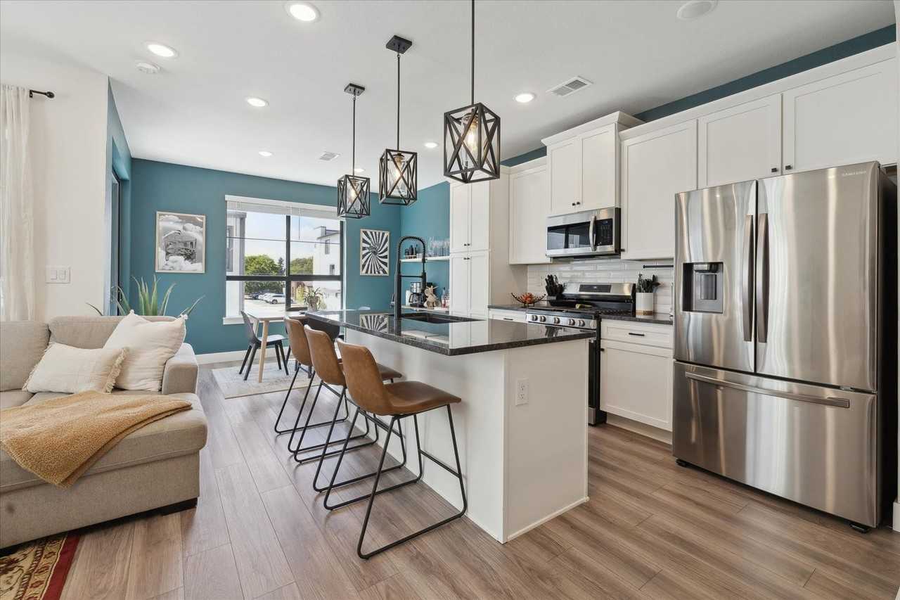 2002 S Holly St - Photo 3 of 26