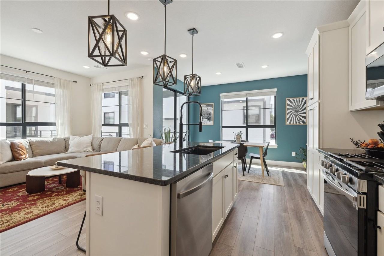 2002 S Holly St - Photo 5 of 26