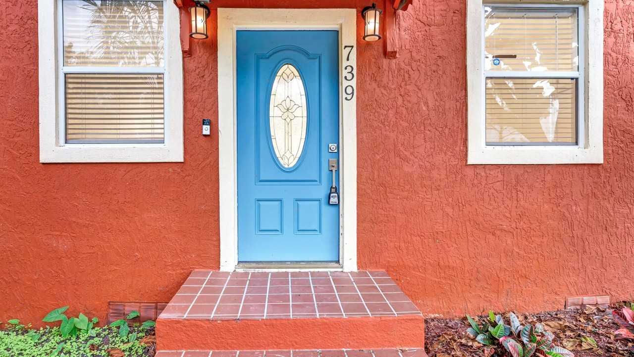 739 27th Ave W - Photo 3 of 21