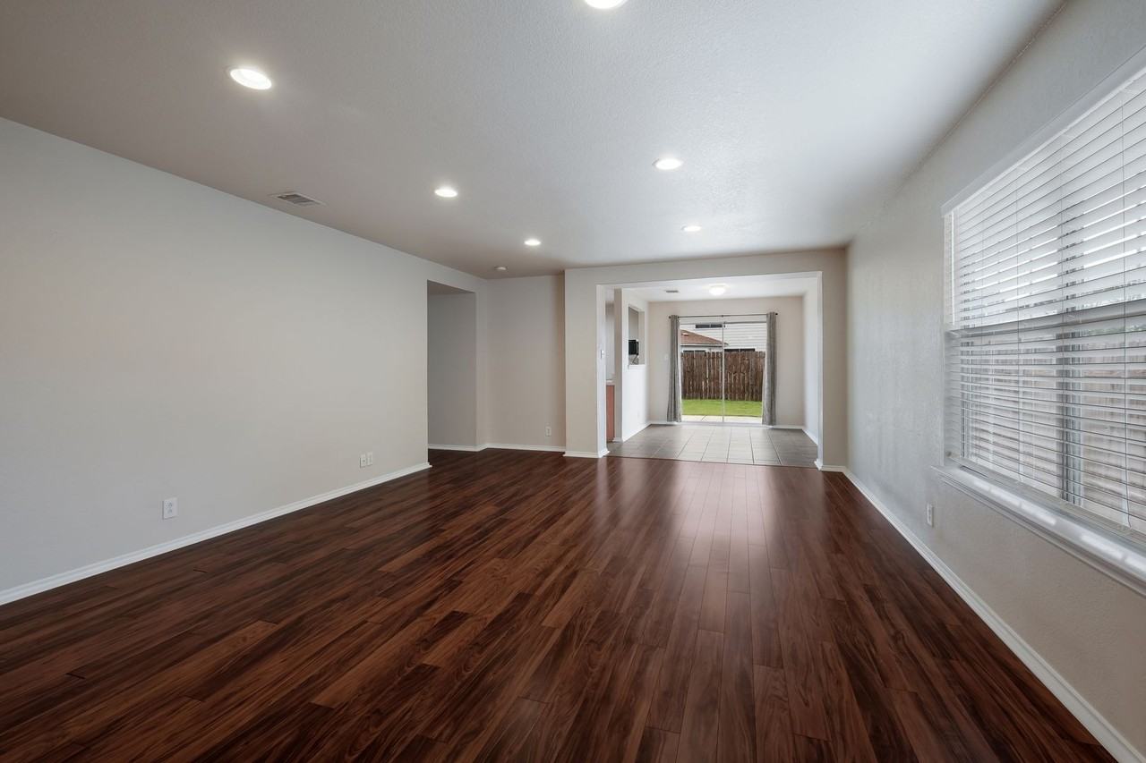 8848 Staghorn Ml - Photo 3 of 22
