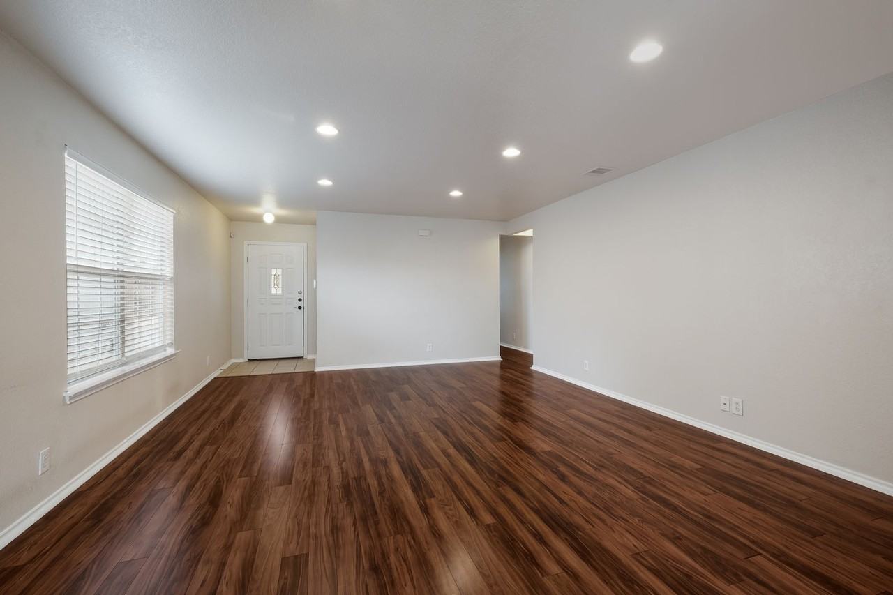 8848 Staghorn Ml - Photo 4 of 22