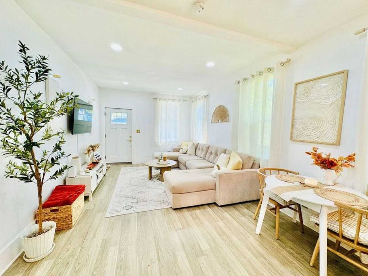 666 E 32nd St - Photo 3 of 22